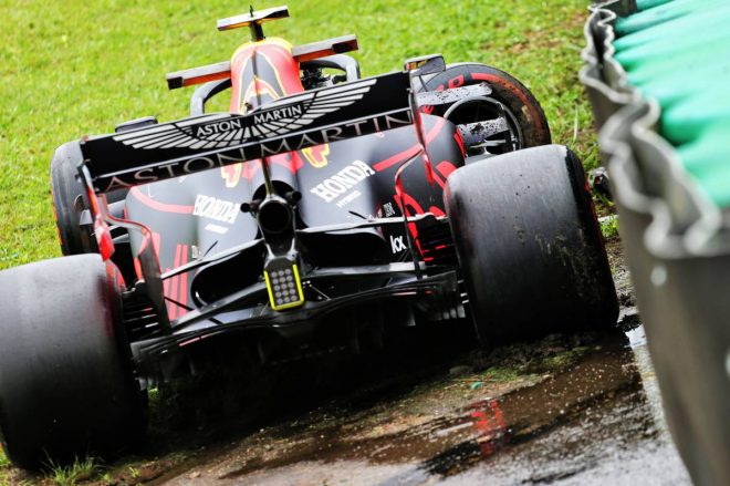 2019年F1第20戦ブラジルGP初日　アレクサンダー・アルボン（レッドブル・ホンダ）がFP1でクラッシュ