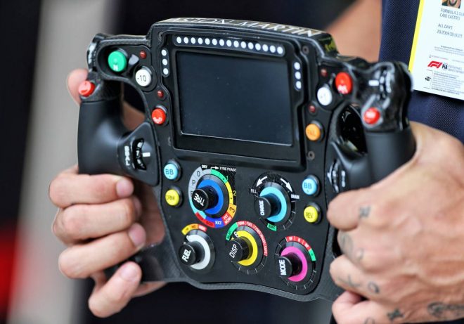 2019年F1第20戦ブラジルGP　レッドブル・ホンダのステアリング