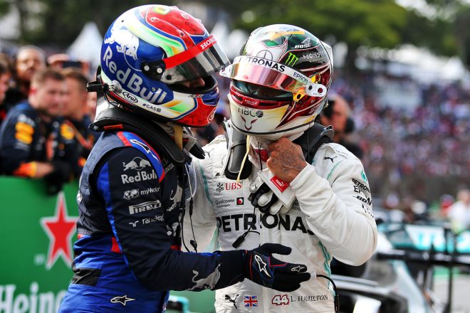2019年F1第20戦ブラジルGP　ピエール・ガスリー（トロロッソ・ホンダ）、ルイス・ハミルトン（メルセデス）