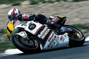 MotoGP | ホンダNSR500は「モトクロスバイクに乗るような感じ」とクラッチロー。乗って感じた現代マシンとの違い