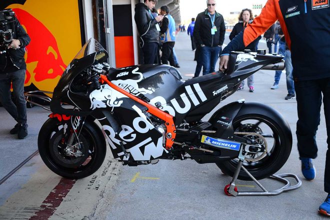 KTMは新しいシャシーとステアリングダンパーをテストした