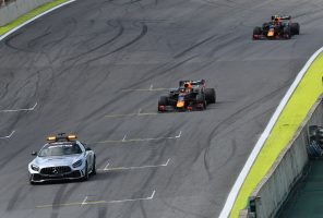 F1 | F1ボス、フェルスタッペンのリスタート時の戦術を称賛「レースを大いに盛り上げた。新規則策定へのヒントにもなる」
