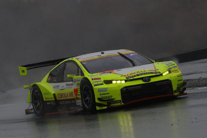 30号車 TOYOTA GR SPORT PRIUS PHV apr GT