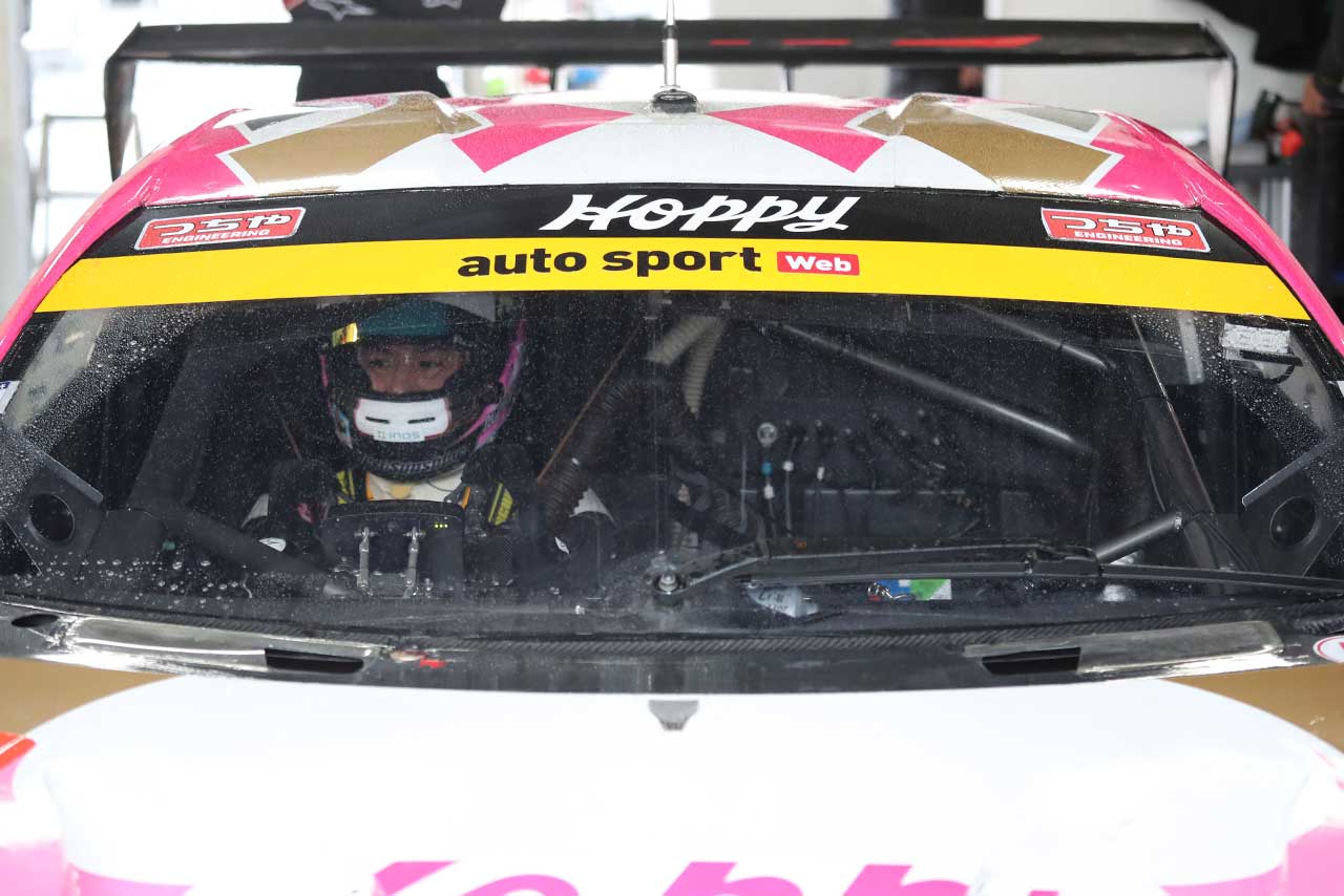 auto sport web Sprint Cup参戦車両にはautosport webのロゴが掲出されている