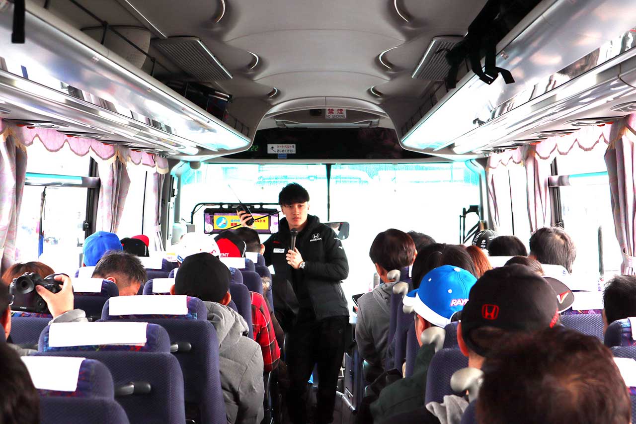 サーキットサファリでファンとの交流を深めた牧野選手