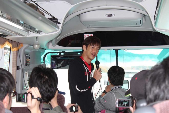 オートスポーツファンのサーキットサファリの案内役を務めた立川選手