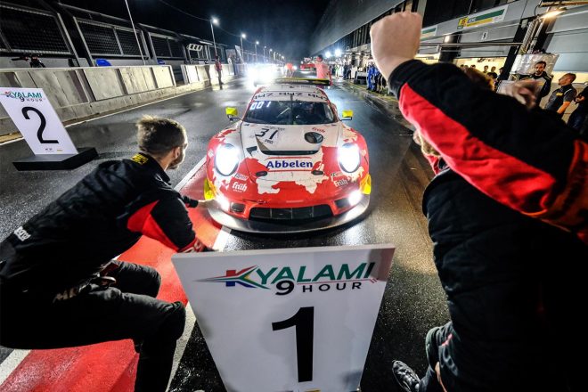 キャラミ9時間で優勝を飾ったフライカデリ・モータースポーツのポルシェ