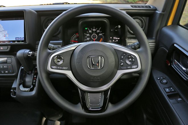 ホンダN-VANのハンドル回り