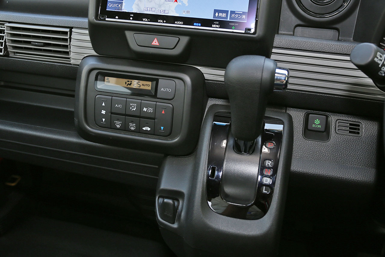ホンダN-VANのスイッチ類とシフトノブ