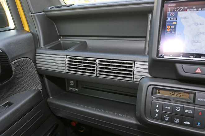 ホンダN-VANのインパネ部