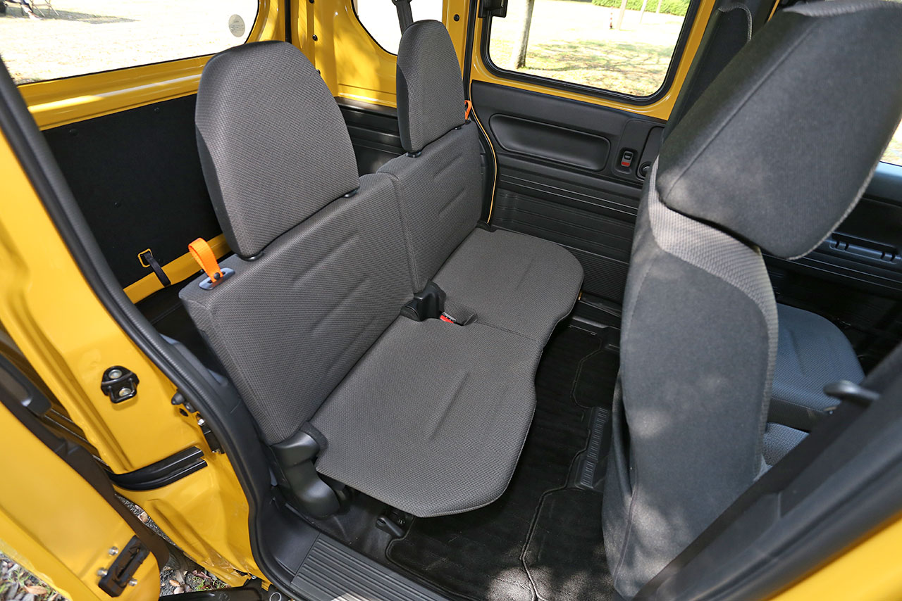 ホンダN-VANの後部座席