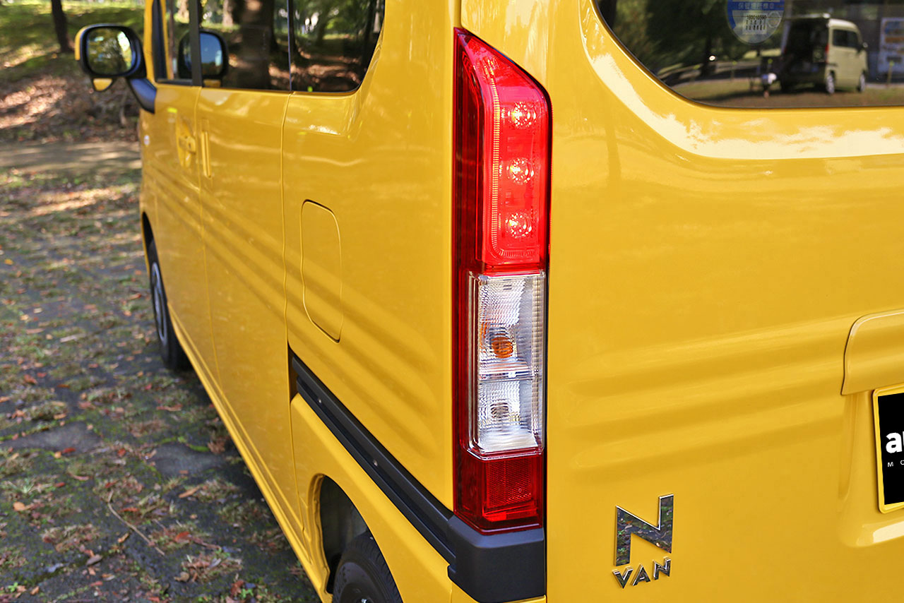 ホンダN-VANのテールランプ