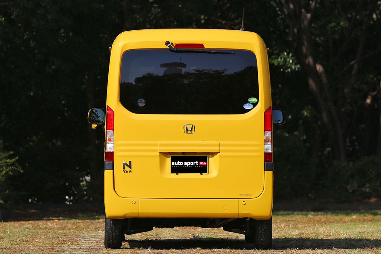 ホンダN-VAN（後正面）