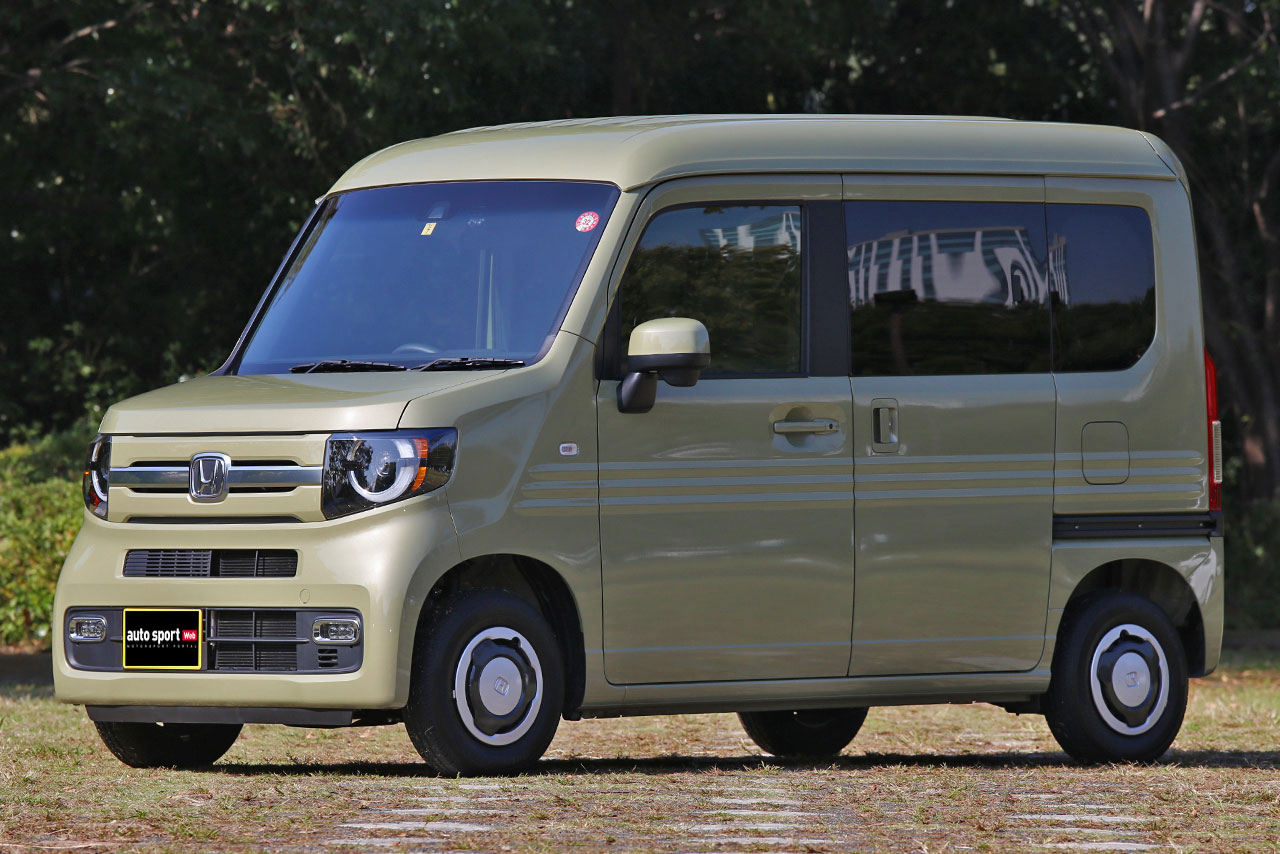 ホンダN-VANのターボ車。外装と内装は自然吸気と変わらない