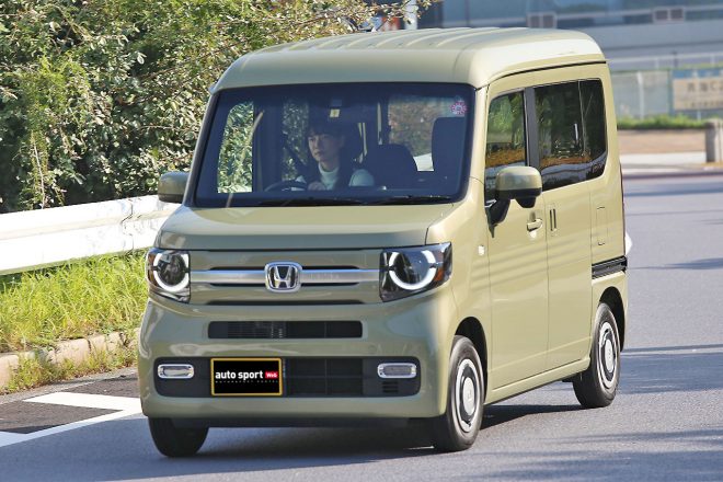 ホンダN-VANのターボ車を運転する森園れんさん