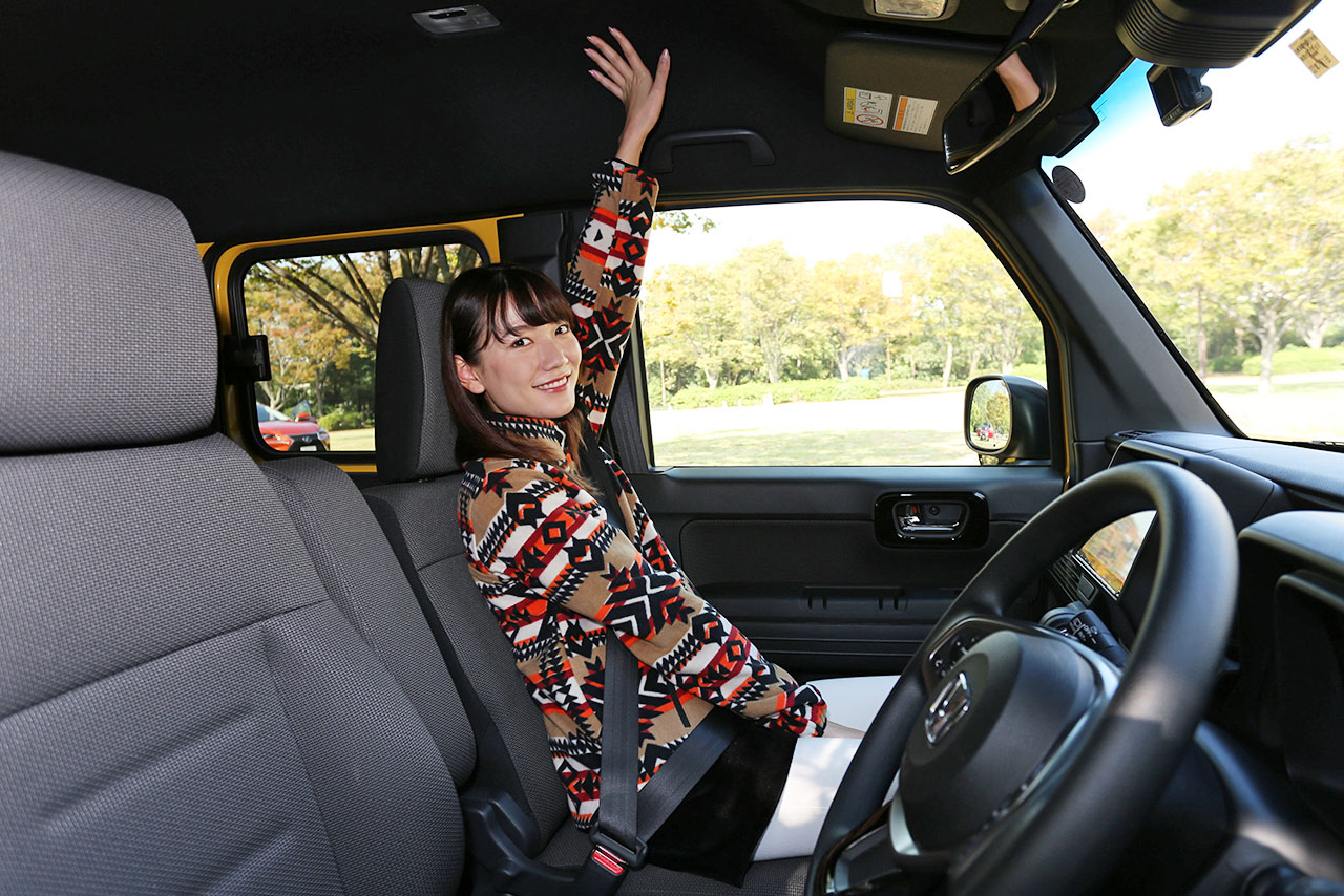 助手席も広く、窮屈さは感じない。