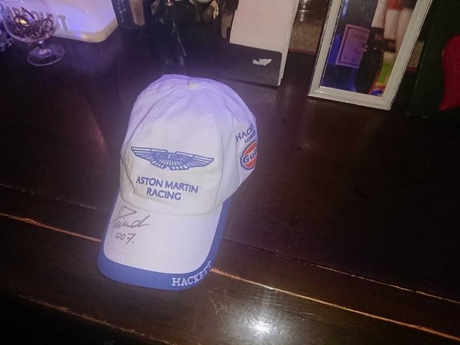 ハラルド・プリマのサインが入ったキャップ