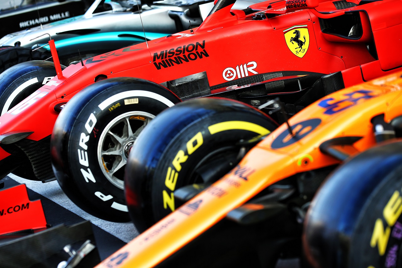 2019年F1第21戦アブダビGP木曜　サーキットに到着したフェラーリSF90