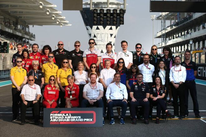 2019年F1最終戦アブダビGP　プレスオフィサーたちの記念写真