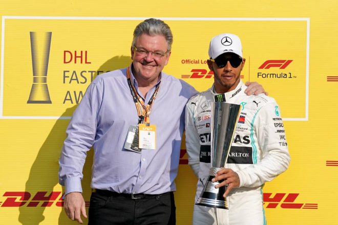 2019年F1最終戦アブダビGP　DHLファステストラップアワードを受賞したルイス・ハミルトン