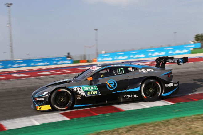 フェルディナンド・ハプスブルクがドライブするRモータースポーツのアストンマーティン・バンテージDTM