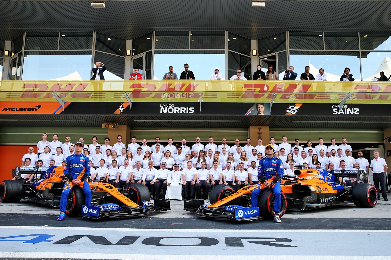 2019年F1第21戦アブダビGP　マクラーレンチームが記念撮影