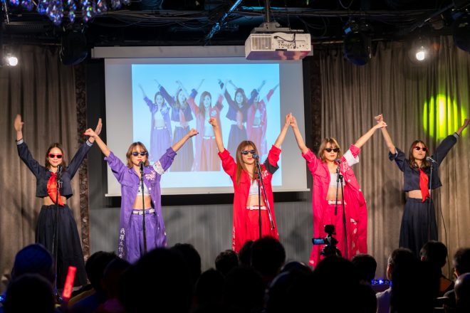 スペシャルライブを披露する立花サキさん 藤原侑香さん 立花かなさん 柴原麻衣さん 永瀬あやさん ドリフトエンジェルス活動休止前のラストイベントで10年の絆を感じさせる集大成を披露の画像 写真 5 Autosport Web