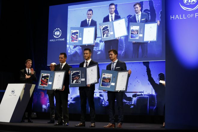 FIAホール・オブ・フェイムの表彰を受けた（左から）ブノワ・トレルイエ、アンドレ・ロッテラー、マルセル・ファスラー
