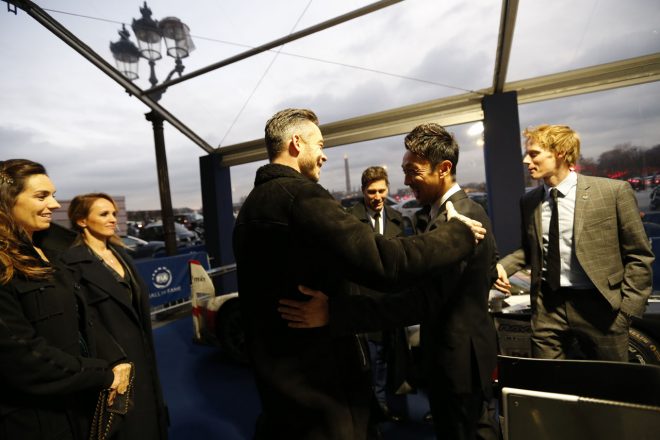 談笑するアンドレ・ロッテラーと中嶋一貴