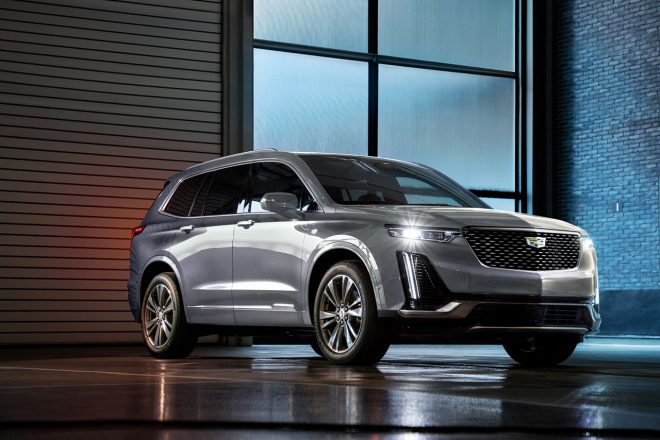 キャデラックXT6 NIGHT CRUISE EDITION(エクステリア・フロント&サイド)