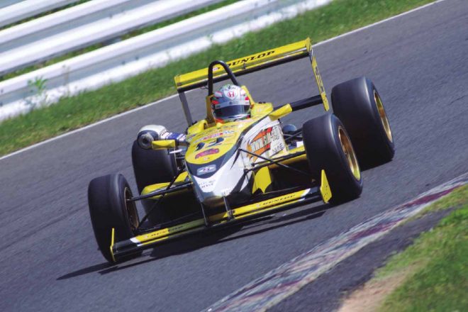 JAF-F4に参戦する三宅淳詞