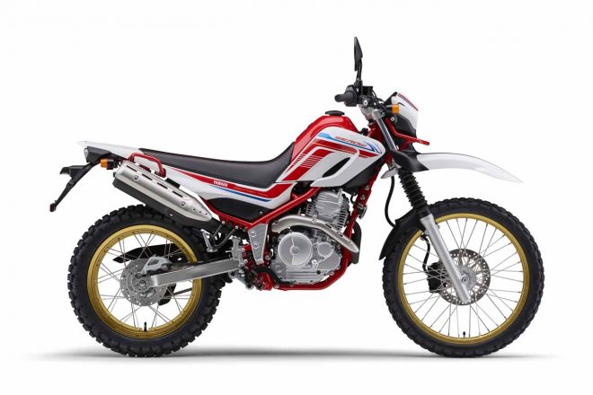 セロー250 ファイナル・エディション、パープリッシュホワイトソリッド1（ホワイト／レッド）／右サイドビュー