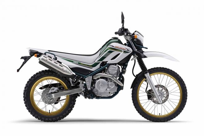 セロー250 ファイナル・エディション、パープリッシュホワイトソリッド1（ホワイト／グリーン）／右サイドビュー