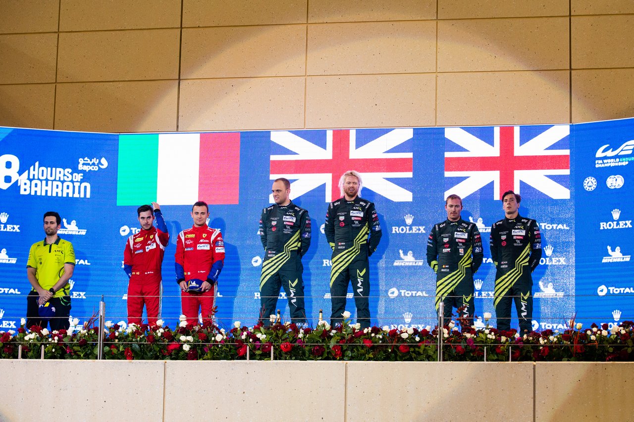 LM-GTE Proクラスの暫定表彰式。表彰台の中央にマルコ・ソーレンセンとニッキー・ティームが立った。