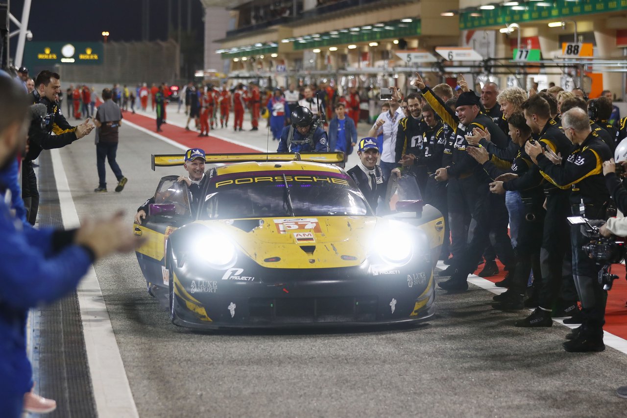 バーレーンでGTE Amクラス優勝を飾ったチーム・プロジェクト1の57号車ポルシェ911 RSR
