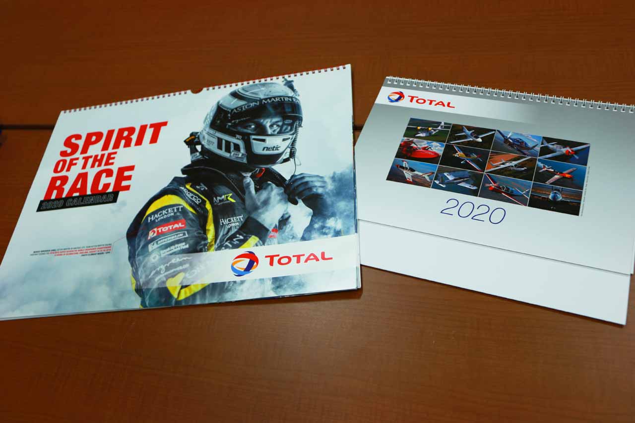 TOTALのカレンダー。右は航空機カレンダーとなっている