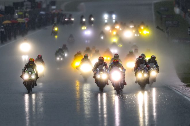 大雨でスタートしたEWCセパン8時間耐久