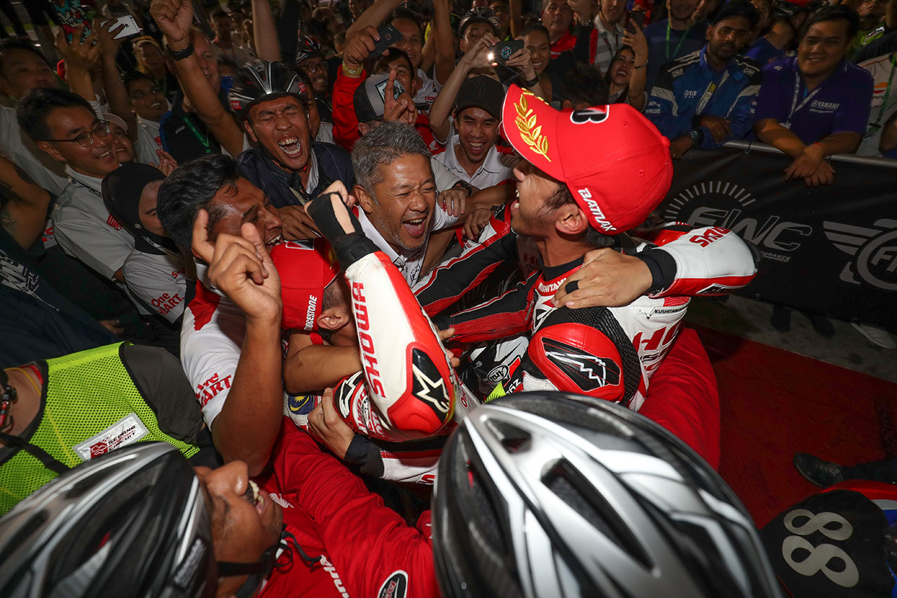 玉田誠監督率いるHonda Asia-Dream Racing with SHOWA