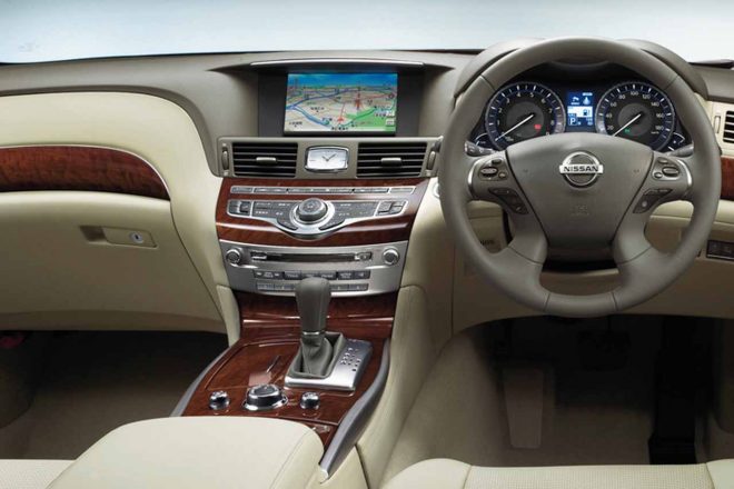 ニッサン・フーガハイブリッド インテリア/ベージュ