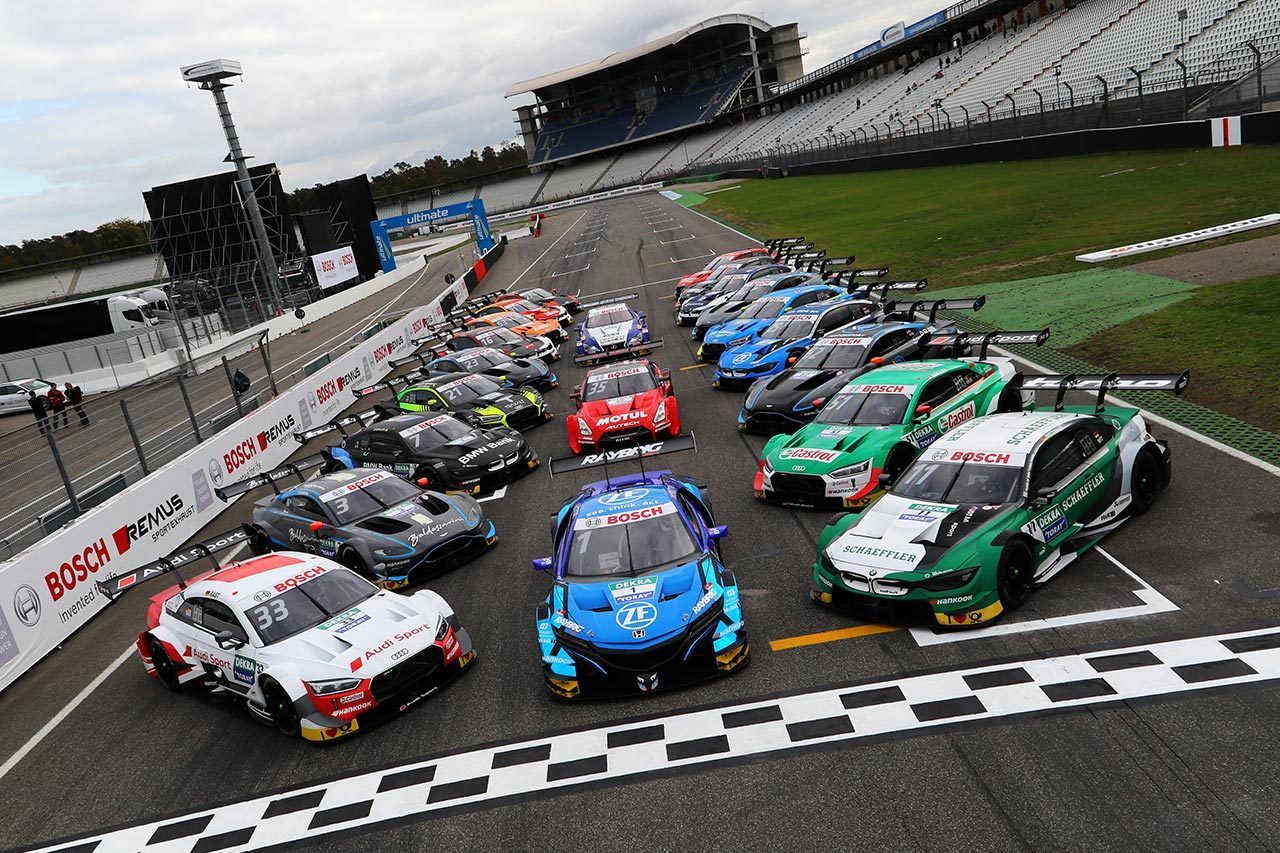 Dtm第9戦ホッケンハイムに向けた特別カラーリングをまとったgt500マシンとdtmマシンの集合写真 復刻 痛車 アートカーなど19年を彩った特別カラーリング10選の画像 写真 10 Autosport Web
