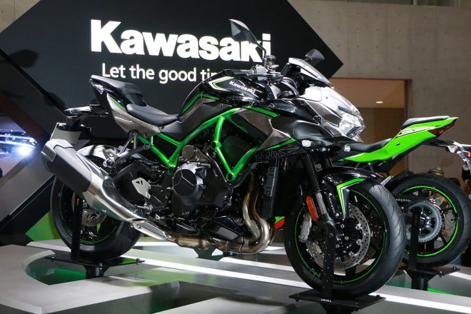 東京モーターショー2019で公開されたカワサキZ H2。スーパーチャージドエンジンを搭載しながらも、扱いやすいバイクだ