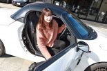 コンパクトな車体のため乗り降りする際はルーフに頭をぶつけないよう注意する必要がある。