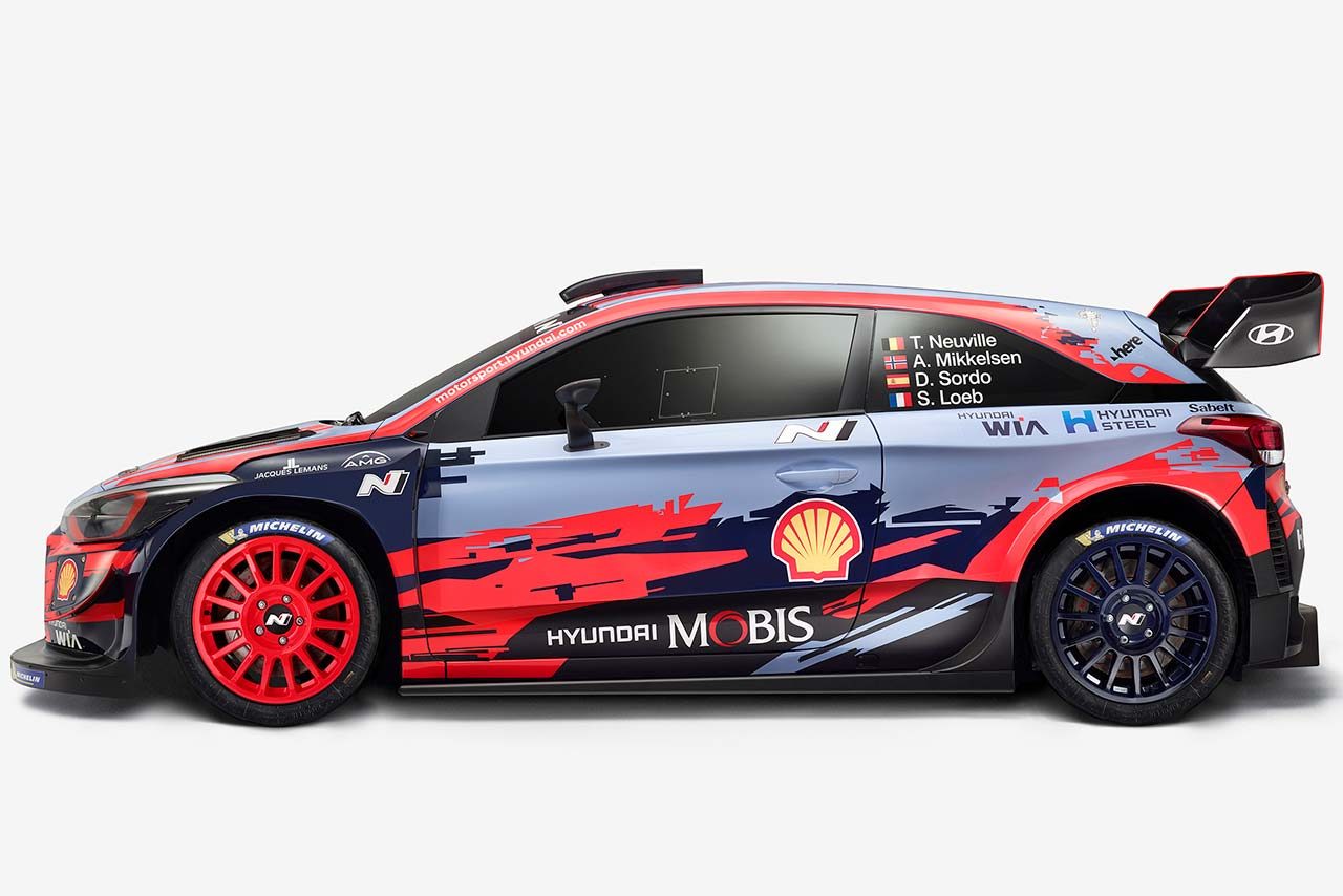 2019年仕様のヒュンダイi20クーペWRC サイドビュー