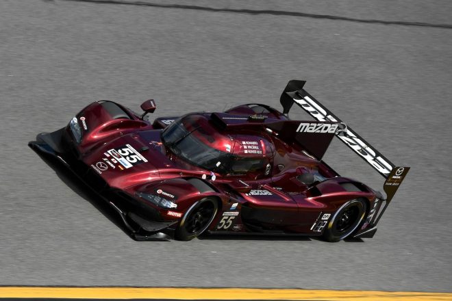 セッション1でトップ、セッション2では2番手となった55号車マツダRT24-P