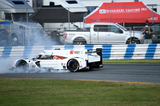 スピンを喫した77号車マツダRT24-P