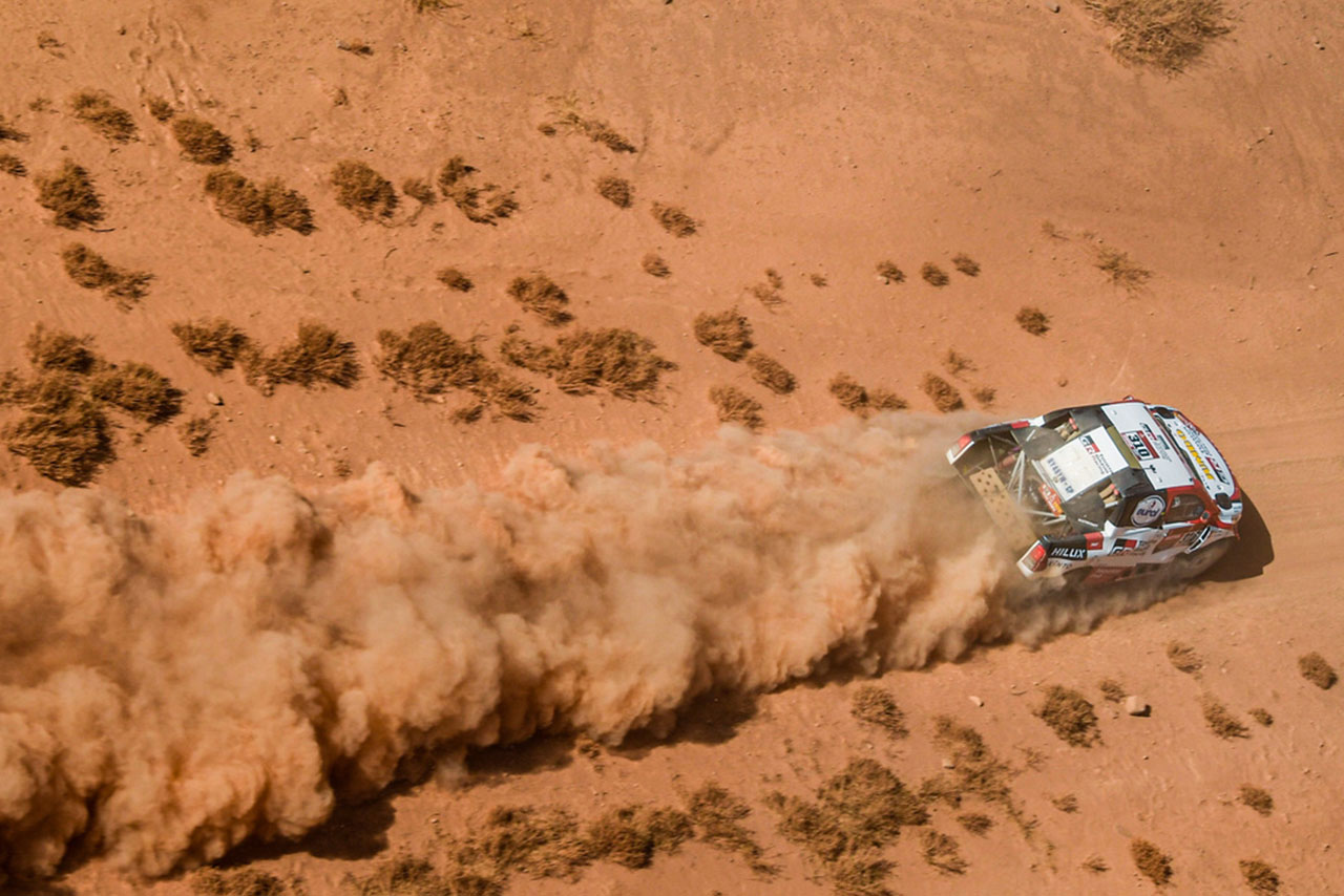 2020年のダカールラリー、競技3日目にステージ5位を獲得。総合でもポジションを上げてきたフェルナンド・アロンソ（トヨタ・ハイラックス）