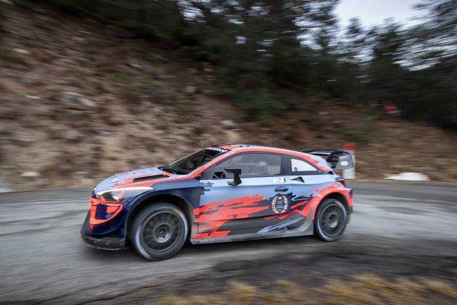 オット・タナクがテストでドライブしたヒュンダイi20クーペWRC
