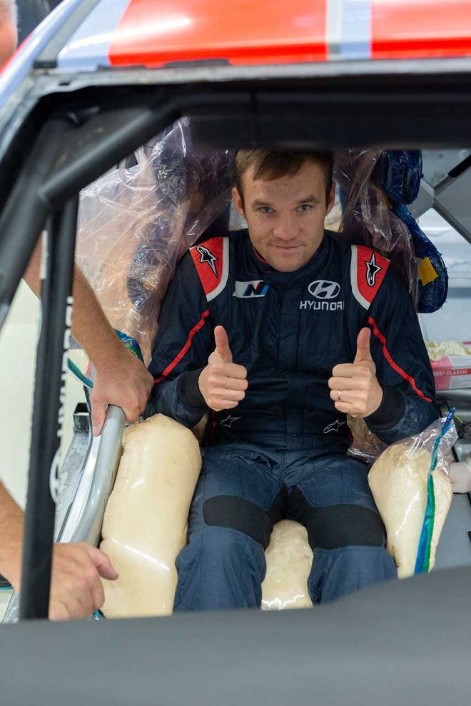 2020年シーズンに向けてシート合わせを行ったマルティン・ヤルヴェオヤ