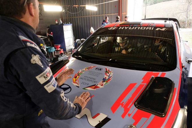 オット・タナクがテストで乗り込んだヒュンダイi20クーペWRC