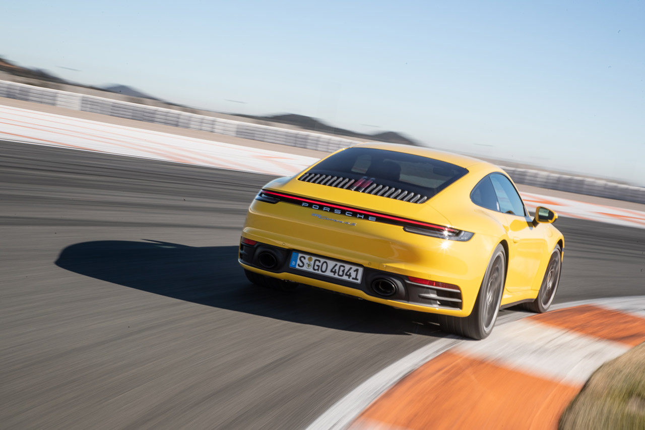 911カレラ4Sのリヤスタイル。ボディカラーはレーシングイエロー